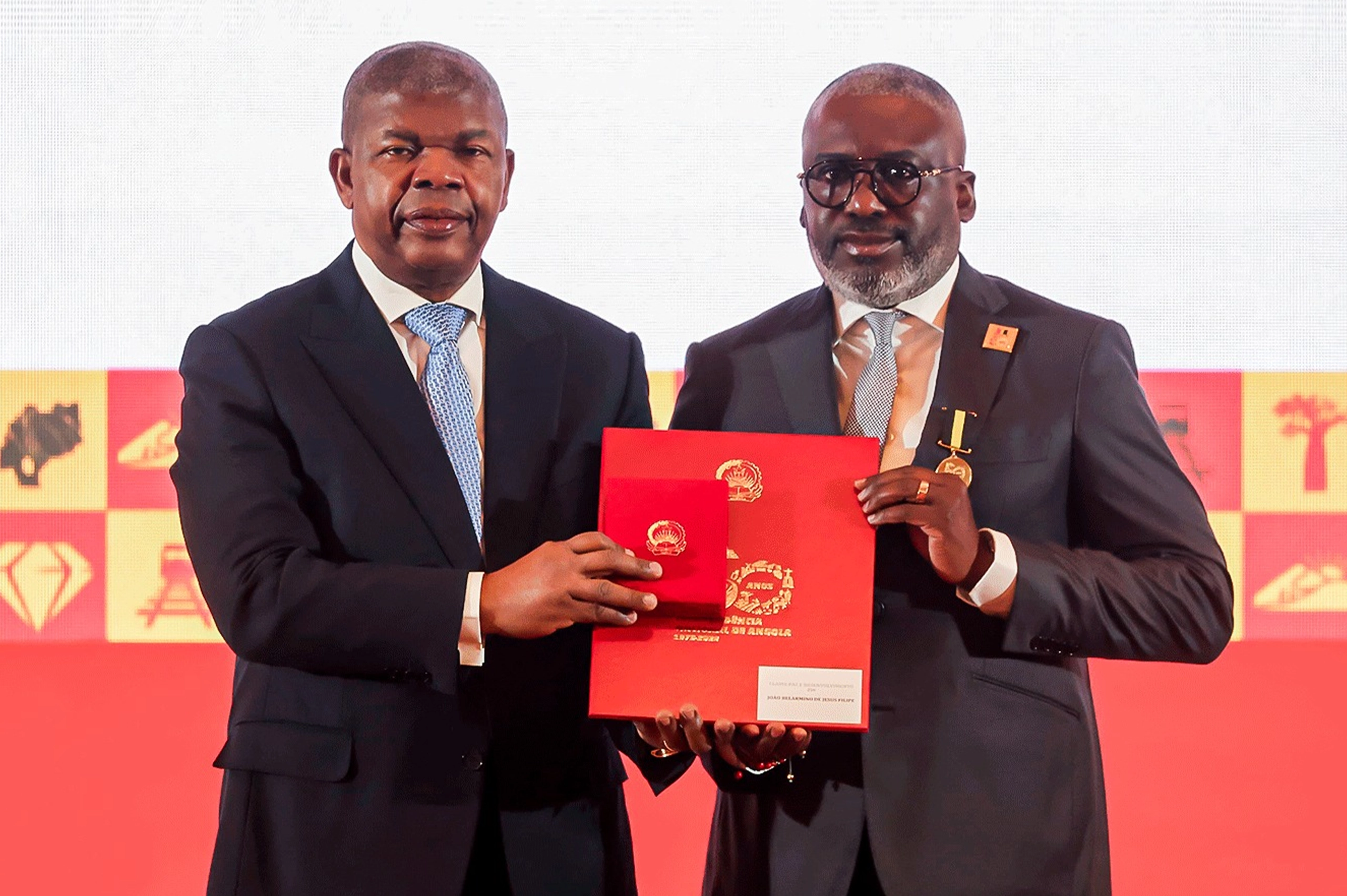 PRESIDENT JOÃO LOURENÇO DECORATES CEO OF CABSHIP
